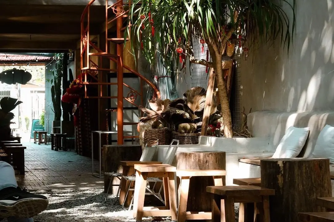 ADOR Coffee - Điểm hẹn thư giãn cho những đôi chân mệt nhoài