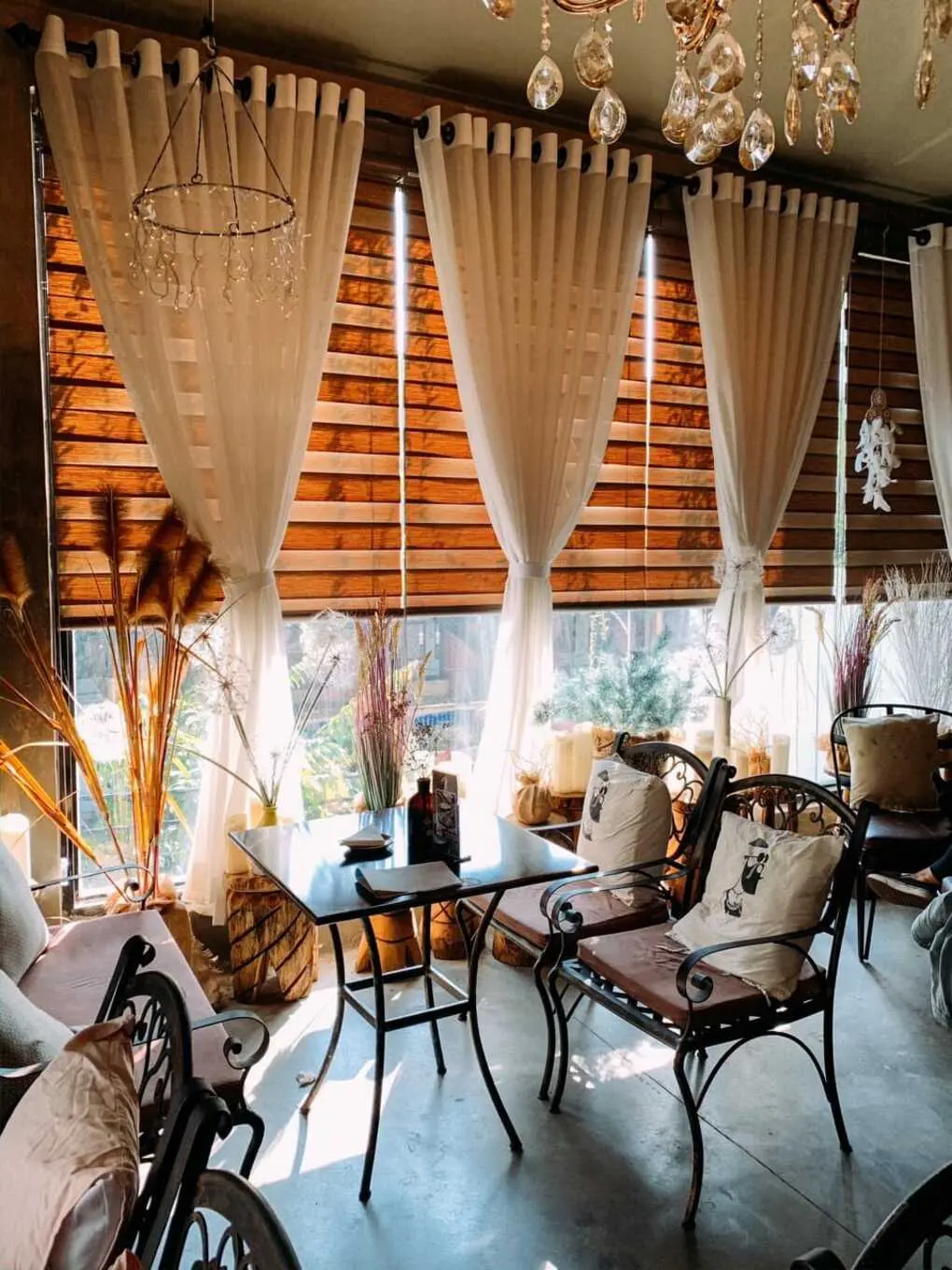 Bắt trọn mọi cảm xúc trong không gian tựa thước phim Hàn Quốc ở Goblin Coffee & Desserts
