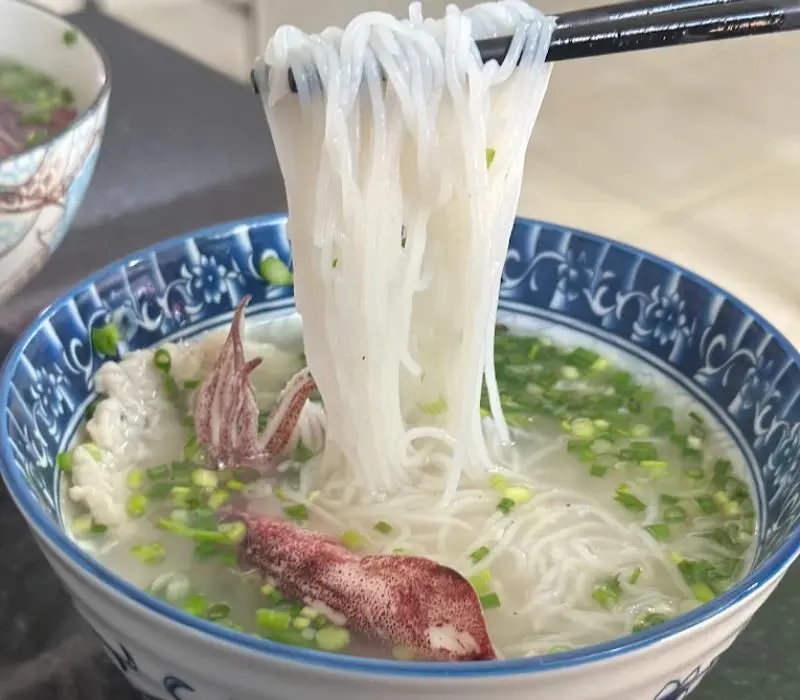 Bún quậy Đà Nẵng: Trải nghiệm đậm vị biển giữa lòng phố