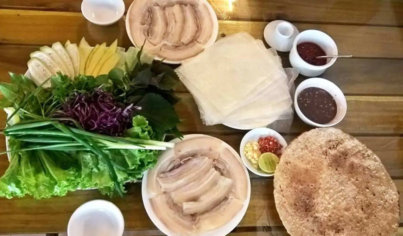 B&aacute;nh tr&aacute;ng cuốn thịt heo chợ Cồn - M&oacute;n ăn l&ocirc;i cuốn qua nhiều thế hệ ở Đ&agrave; Nẵng 2