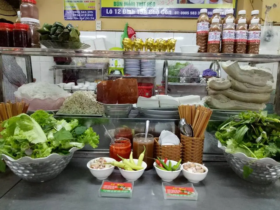 B&aacute;nh tr&aacute;ng cuốn thịt heo chợ Cồn - M&oacute;n ăn l&ocirc;i cuốn qua nhiều thế hệ ở Đ&agrave; Nẵng 7
