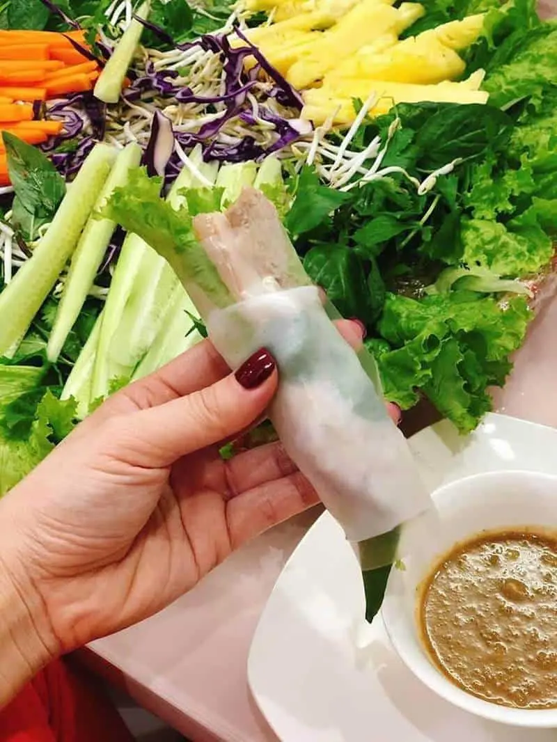 B&aacute;nh tr&aacute;ng cuốn thịt heo chợ Cồn - M&oacute;n ăn l&ocirc;i cuốn qua nhiều thế hệ ở Đ&agrave; Nẵng 3