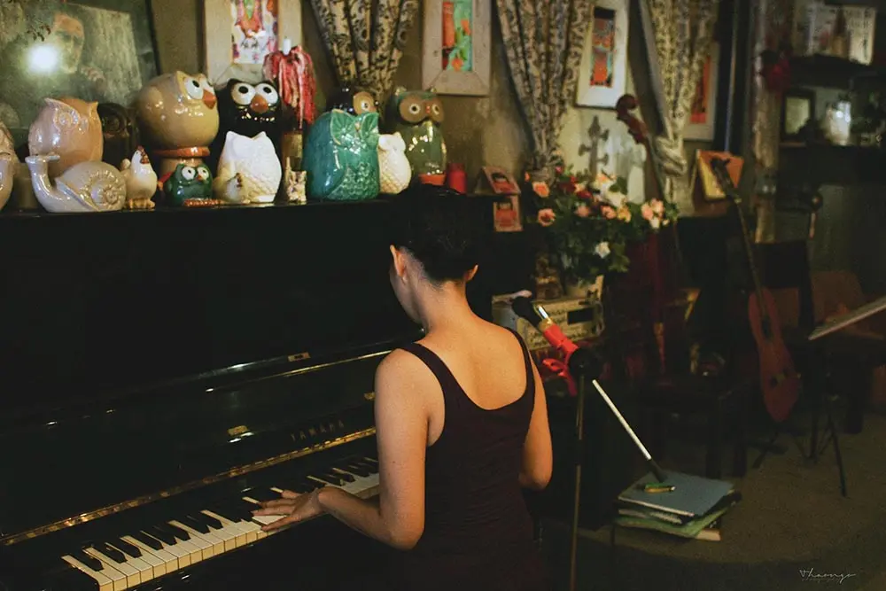 Ch&igrave;m đắm trong thế giới &acirc;m nhạc cực đỉnh với những qu&aacute;n cafe acoustic Đ&agrave; Nẵng si&ecirc;u xịn 9