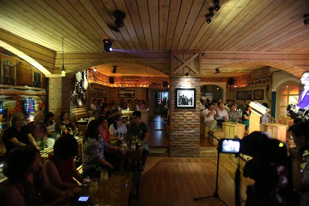 Ch&igrave;m đắm trong thế giới &acirc;m nhạc cực đỉnh với những qu&aacute;n cafe acoustic Đ&agrave; Nẵng si&ecirc;u xịn 3