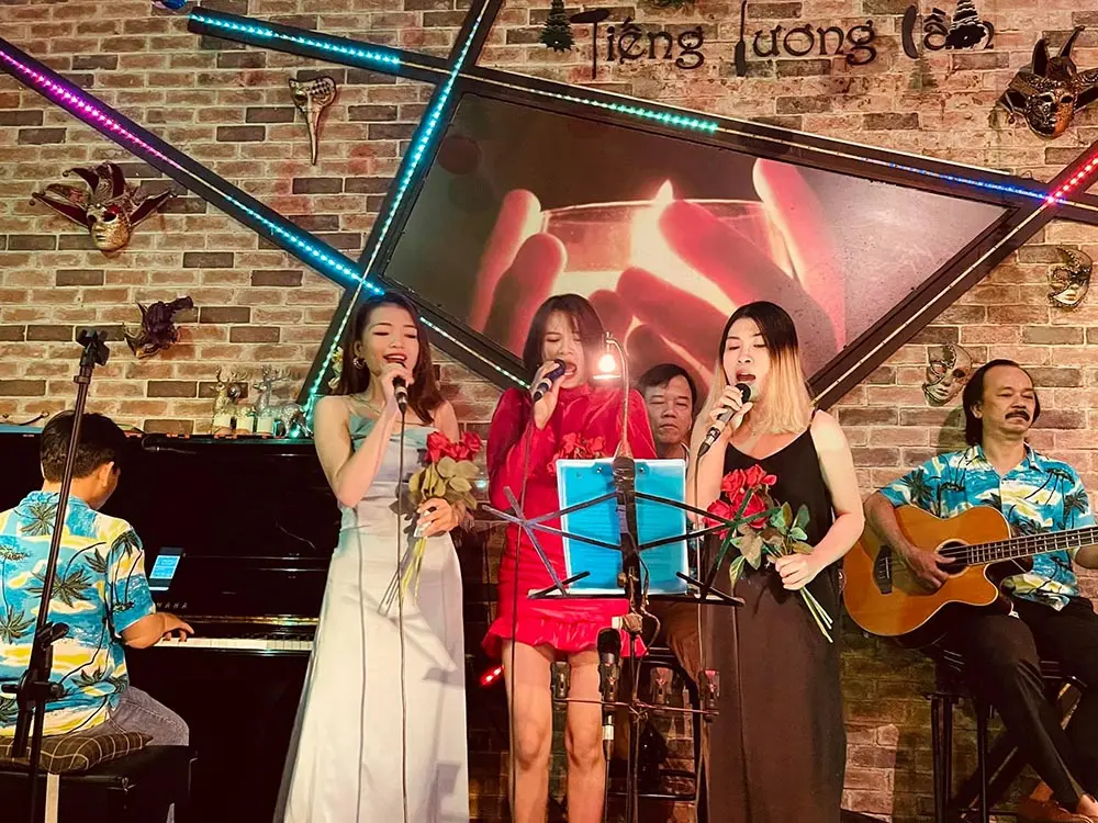 Ch&igrave;m đắm trong thế giới &acirc;m nhạc cực đỉnh với những qu&aacute;n cafe acoustic Đ&agrave; Nẵng si&ecirc;u xịn 11