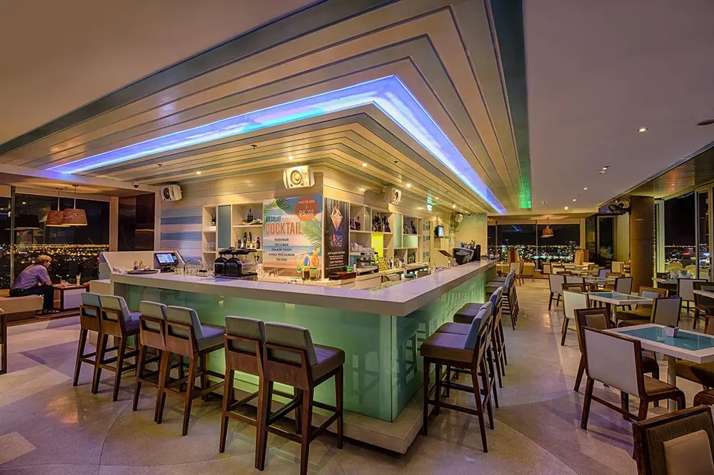 Đến Cafe A La Carte Đ&agrave; Nẵng vừa thưởng tr&agrave; vừa ngắm to&agrave;n cảnh th&agrave;nh phố biển từ tr&ecirc;n cao 3