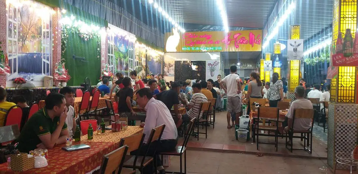 Điểm danh 10 qu&aacute;n ngon Đ&agrave; Nẵng nức tiếng gần xa 7