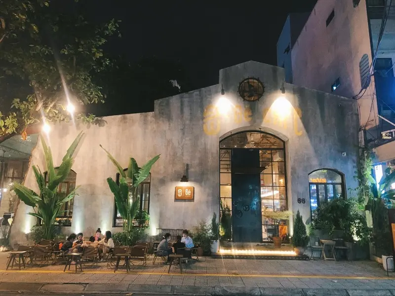 G&eacute; Cafe Đ&agrave; Nẵng: Tiệm c&agrave; ph&ecirc; xinh đẹp với tone m&agrave;u nh&atilde; nhặn 2