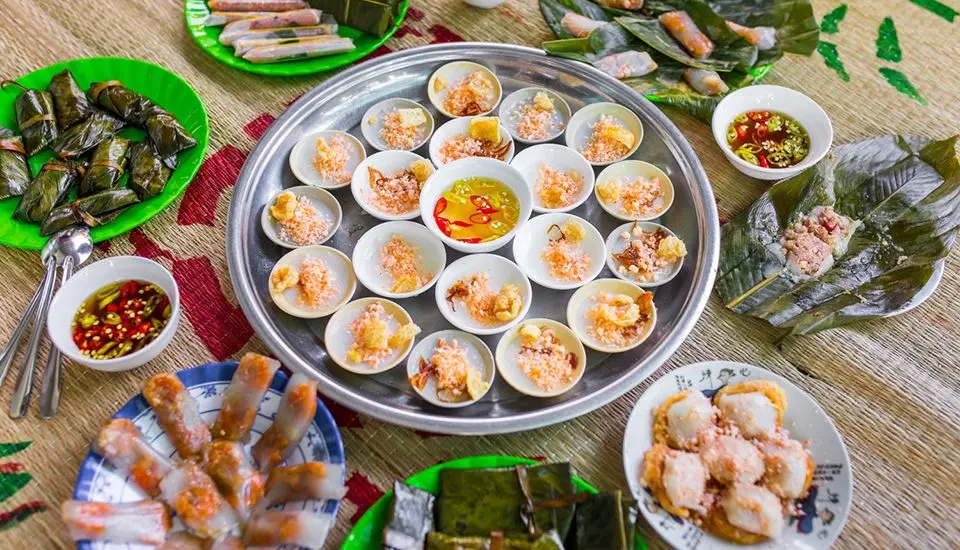 Gh&eacute; ăn b&aacute;nh nậm lọc qu&aacute;n B&agrave; B&eacute; nổi tiếng ở Đ&agrave; Nẵng 3