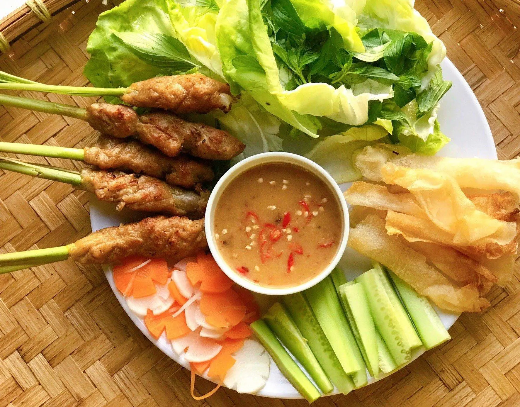 Gh&eacute; ngay top 6 qu&aacute;n b&uacute;n thịt nướng nem lụi Đ&agrave; Nẵng thưởng thức đặc sản 2