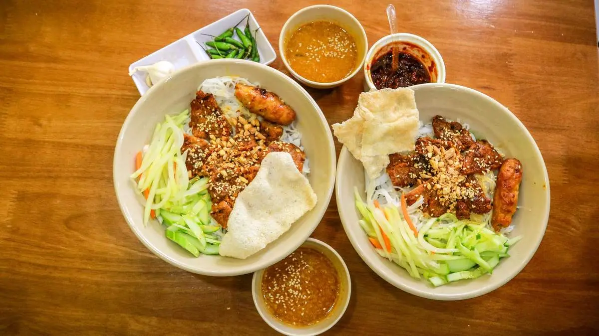 Gh&eacute; ngay top 6 qu&aacute;n b&uacute;n thịt nướng nem lụi Đ&agrave; Nẵng thưởng thức đặc sản 7