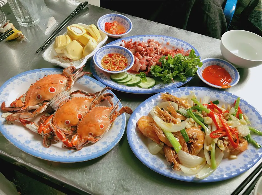 Hải sản Năm Đảnh - Qu&aacute;n hải sản nổi tiếng nhất Đ&agrave; Nẵng c&oacute; ngon như lời đồn? 8