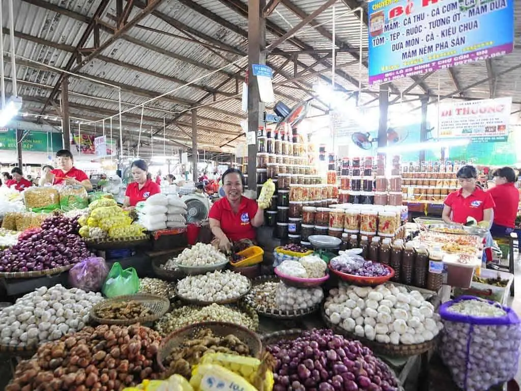 Kinh nghiệm c&agrave;n qu&eacute;t chợ Cồn Đ&agrave; Nẵng, kh&aacute;m ph&aacute; thi&ecirc;n đường ẩm thực 8
