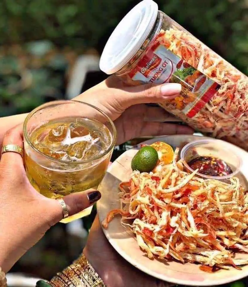 Mực hấp nước dừa - M&oacute;n qu&agrave; đặc sắc ở Th&agrave;nh phố Đ&agrave; Nẵng 7