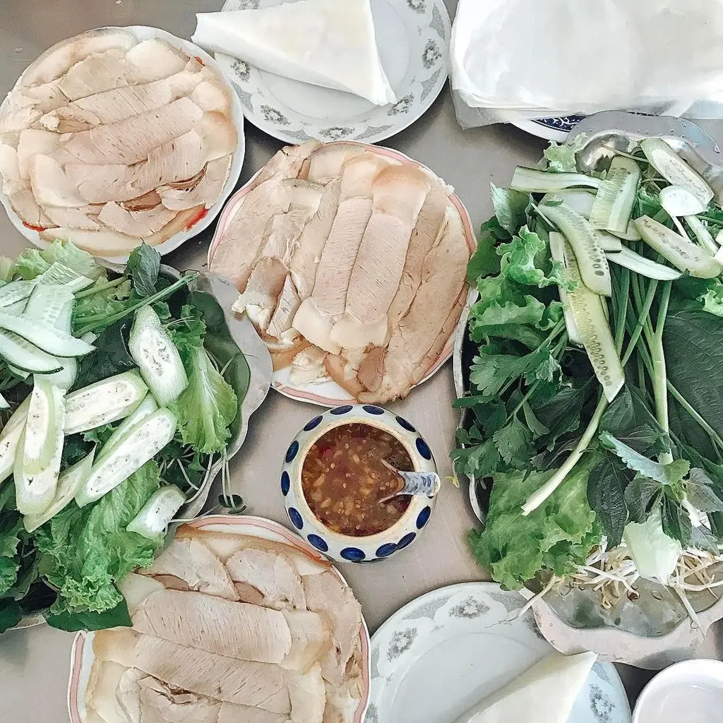 Muốn t&igrave;m qu&aacute;n b&aacute;nh tr&aacute;ng cuốn thịt heo Đ&agrave; Nẵng chuẩn vị phải bỏ t&uacute;i ngay danh s&aacute;ch n&agrave;y 2