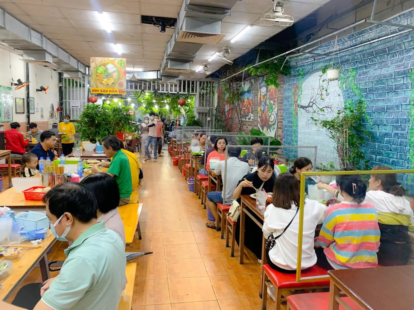 Muốn t&igrave;m qu&aacute;n b&aacute;nh tr&aacute;ng cuốn thịt heo Đ&agrave; Nẵng chuẩn vị phải bỏ t&uacute;i ngay danh s&aacute;ch n&agrave;y 3