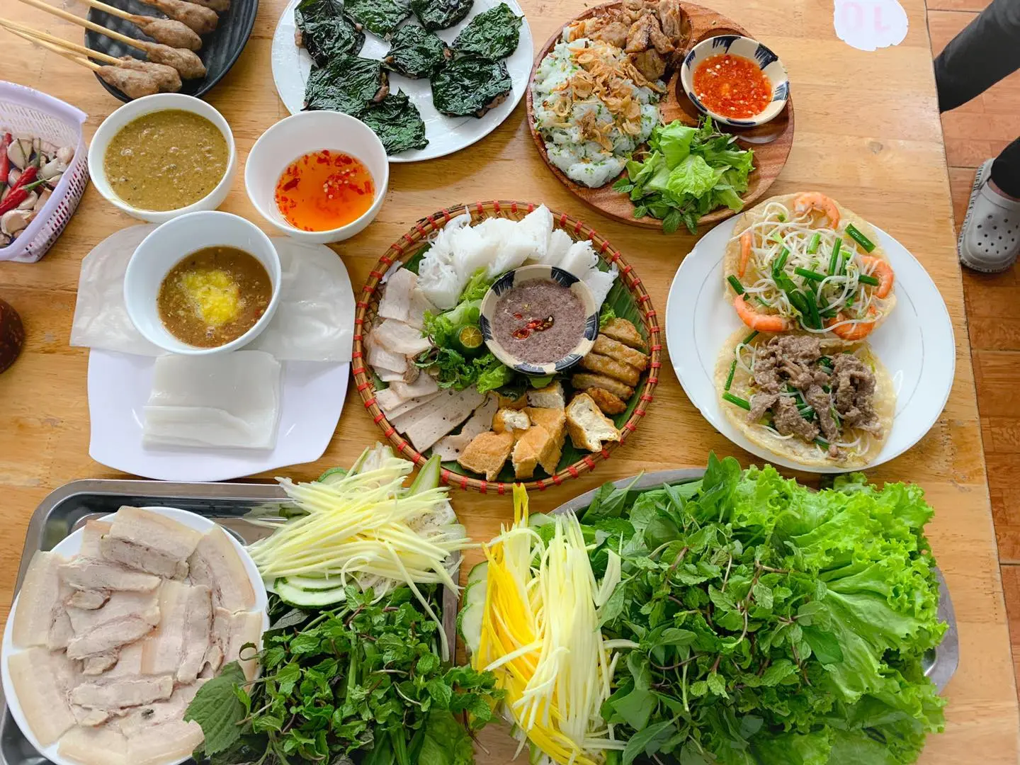 Muốn t&igrave;m qu&aacute;n b&aacute;nh tr&aacute;ng cuốn thịt heo Đ&agrave; Nẵng chuẩn vị phải bỏ t&uacute;i ngay danh s&aacute;ch n&agrave;y 4