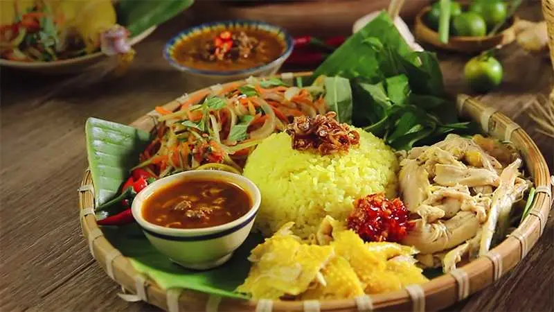 Qu&acirc;y quần c&ugrave;ng nhau tại Cơm g&agrave; Hồng Ngọc trứ danh Đ&agrave; Nẵng 5