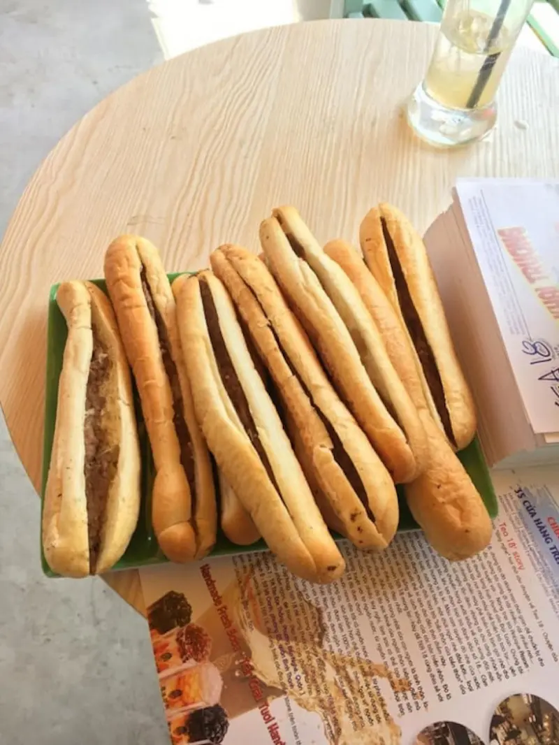 Săn l&ugrave;ng 10 qu&aacute;n b&aacute;nh m&igrave; que Đ&agrave; Nẵng nổi tiếng ăn l&agrave; ghiền 9
