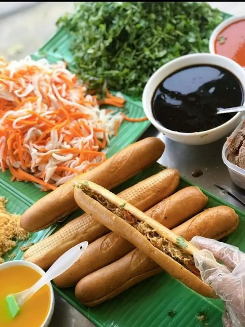 Săn l&ugrave;ng 10 qu&aacute;n b&aacute;nh m&igrave; que Đ&agrave; Nẵng nổi tiếng ăn l&agrave; ghiền 5