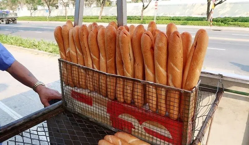 Săn l&ugrave;ng 10 qu&aacute;n b&aacute;nh m&igrave; que Đ&agrave; Nẵng nổi tiếng ăn l&agrave; ghiền 8