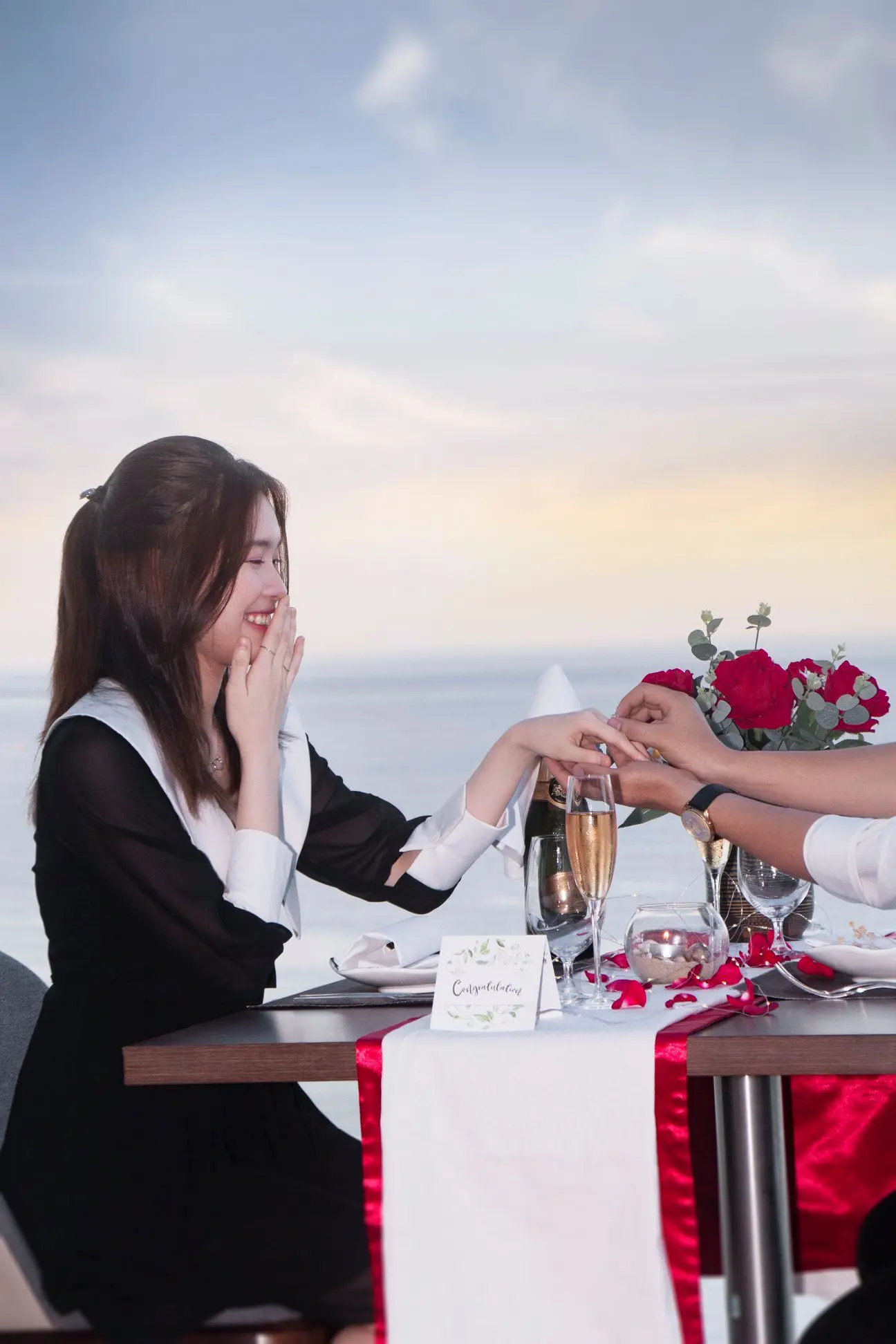 Sky View Restaurant - Nh&agrave; h&agrave;ng l&atilde;ng mạn l&yacute; tưởng cho c&aacute;c cặp đ&ocirc;i tại Đ&agrave; Nẵng 8