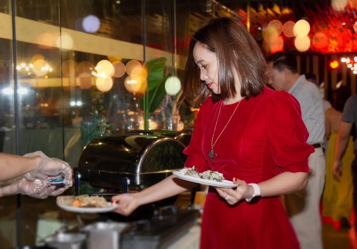 Sky View Restaurant - Nh&agrave; h&agrave;ng l&atilde;ng mạn l&yacute; tưởng cho c&aacute;c cặp đ&ocirc;i tại Đ&agrave; Nẵng 16