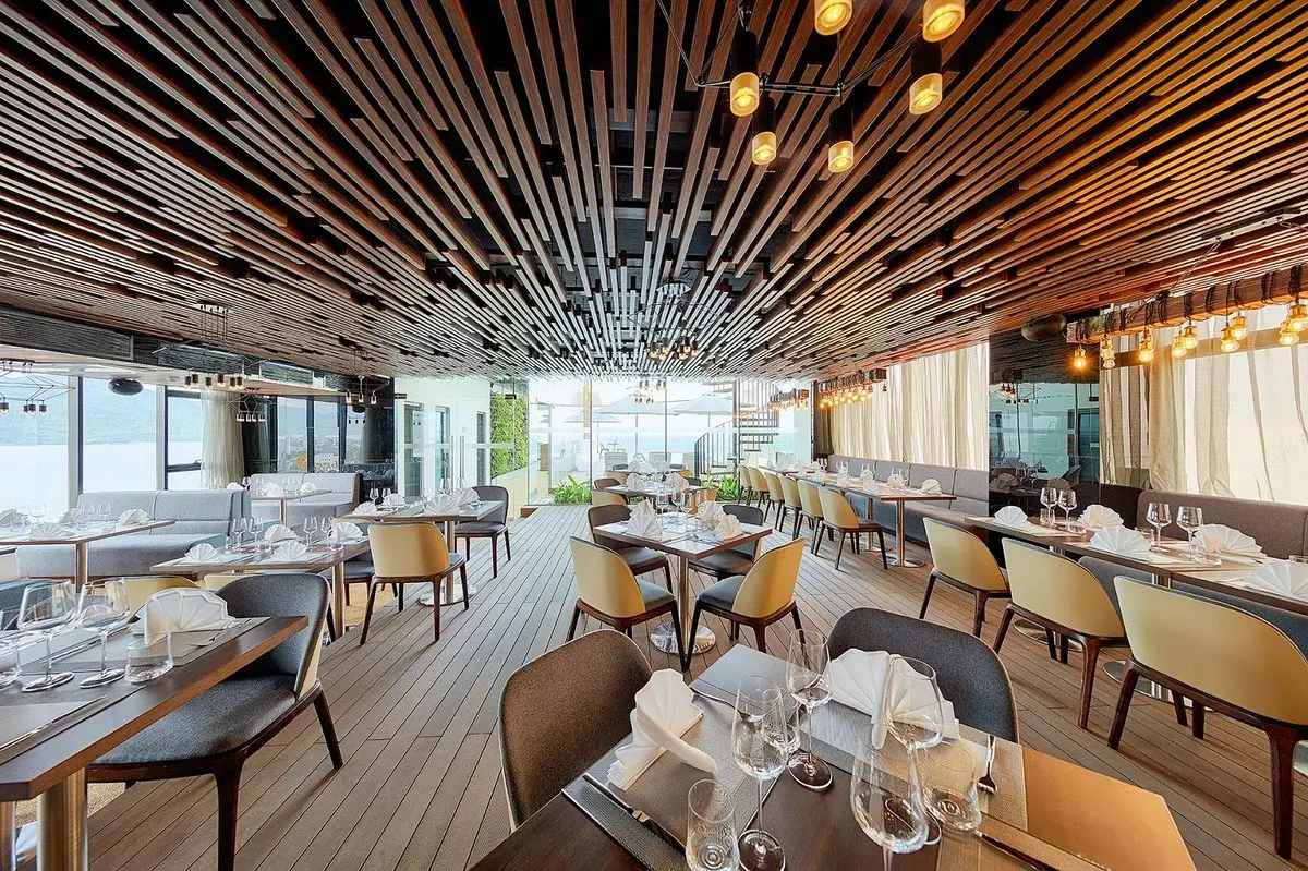 Sky View Restaurant - Nh&agrave; h&agrave;ng l&atilde;ng mạn l&yacute; tưởng cho c&aacute;c cặp đ&ocirc;i tại Đ&agrave; Nẵng 4