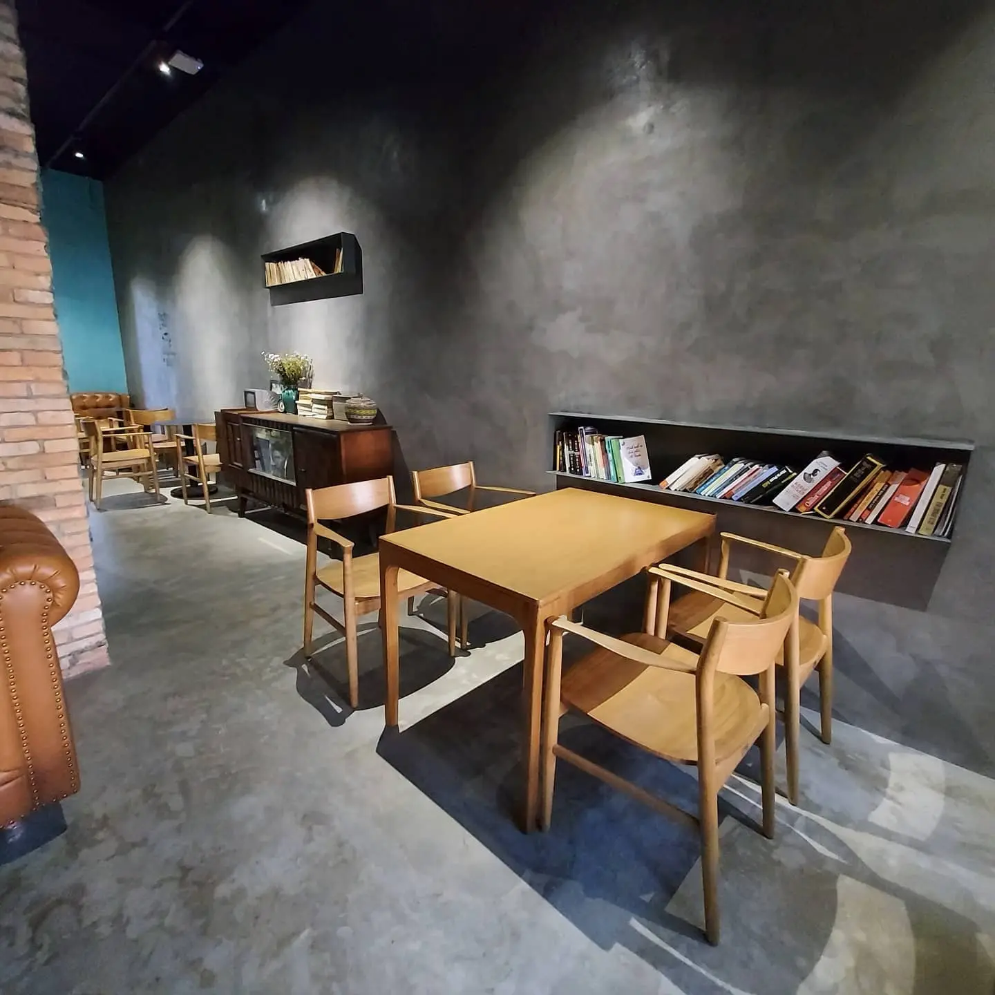 The 59 Caf&eacute; &ndash; Qu&aacute;n caf&eacute; n&uacute;p hẻm với vẻ đẹp ho&agrave;i cổ đặc biệt 17