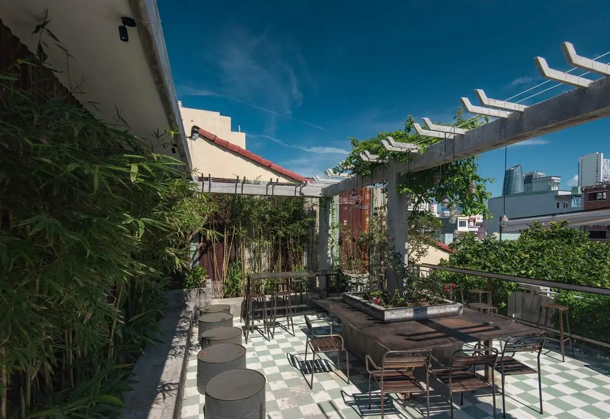 The 59 Caf&eacute; &ndash; Qu&aacute;n caf&eacute; n&uacute;p hẻm với vẻ đẹp ho&agrave;i cổ đặc biệt 21