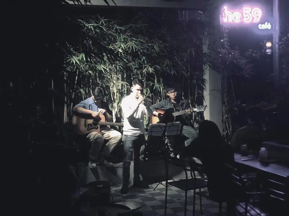 The 59 Caf&eacute; &ndash; Qu&aacute;n caf&eacute; n&uacute;p hẻm với vẻ đẹp ho&agrave;i cổ đặc biệt 5