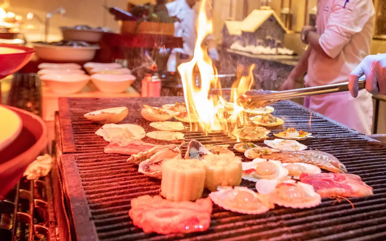 Thưởng thức buffet sang chảnh đẳng cấp quốc tế tại The Square &ndash; Novotel Premier Han River 8