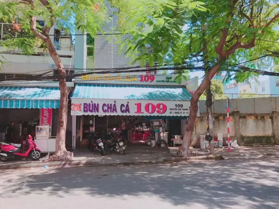 Thưởng thức b&uacute;n chả c&aacute; 109 Nguyễn Ch&iacute; Thanh ngon nổi tiếng Đ&agrave; Nẵng 2