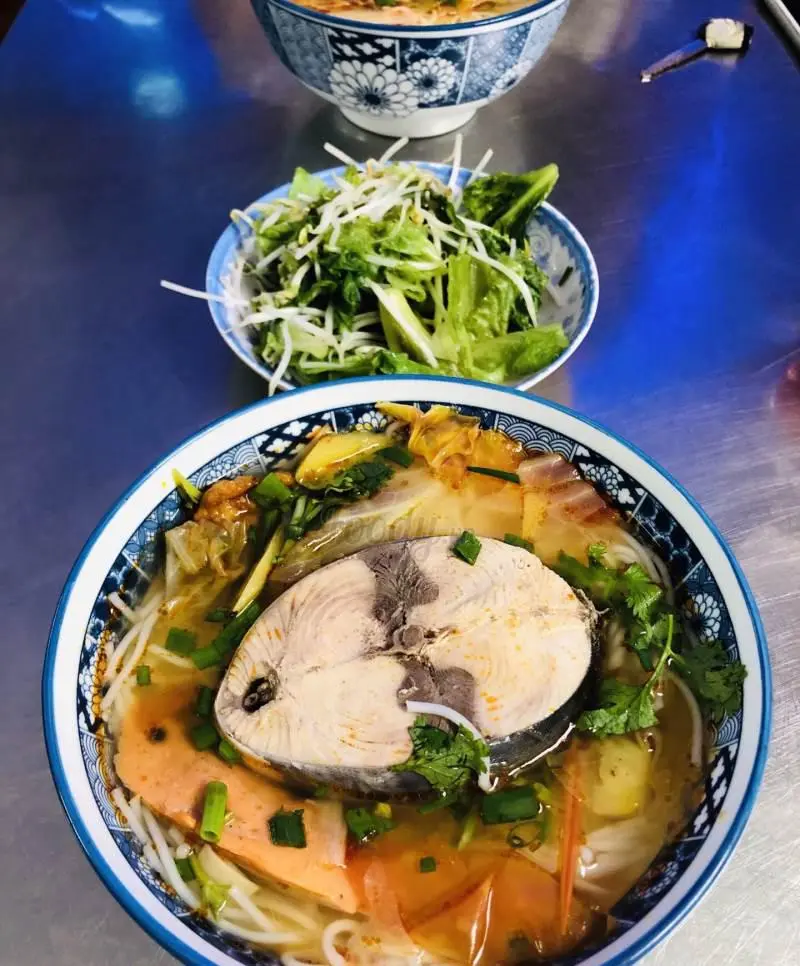 Thưởng thức b&uacute;n chả c&aacute; 109 Nguyễn Ch&iacute; Thanh ngon nổi tiếng Đ&agrave; Nẵng 6