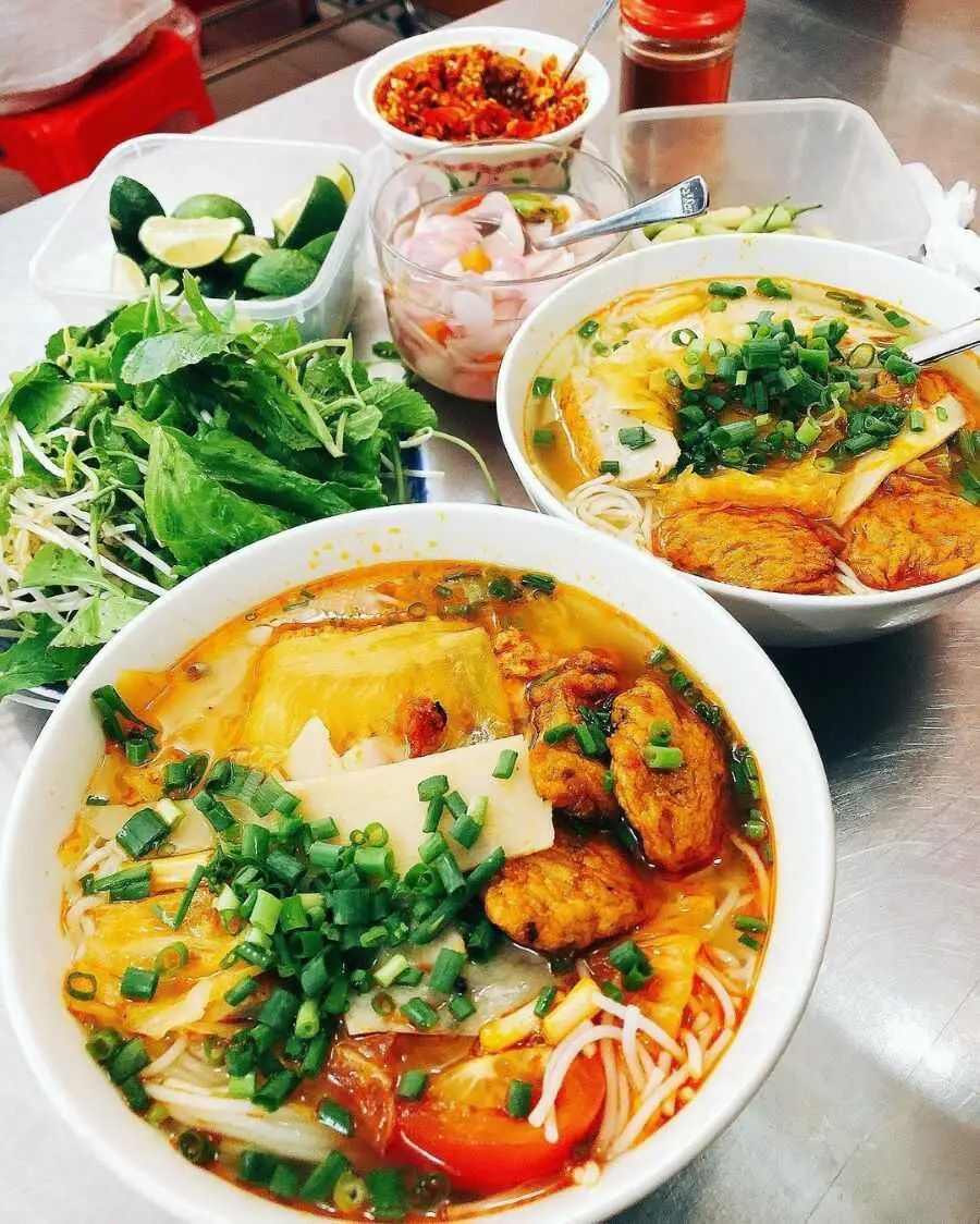 Thưởng thức b&uacute;n chả c&aacute; 109 Nguyễn Ch&iacute; Thanh ngon nổi tiếng Đ&agrave; Nẵng 3