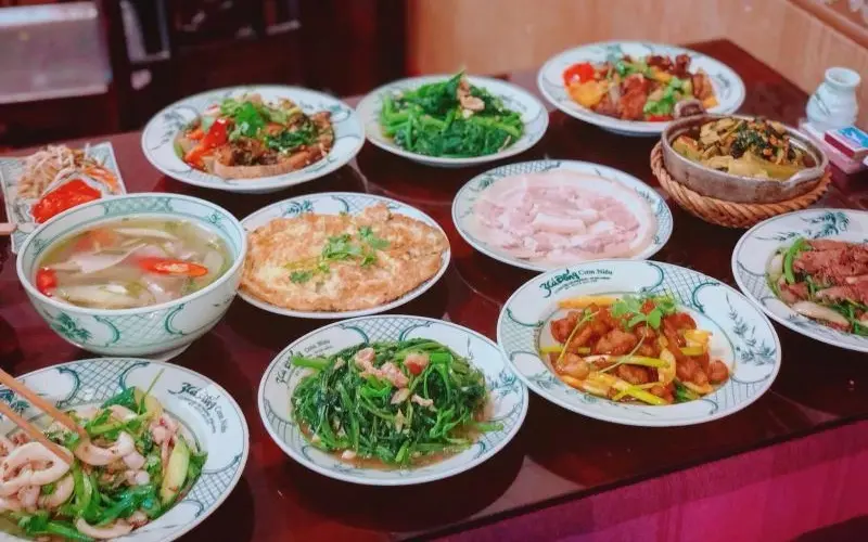 Top 15 nh&agrave; h&agrave;ng cơm ni&ecirc;u Đ&agrave; Nẵng ngon, chuẩn vị Việt 3