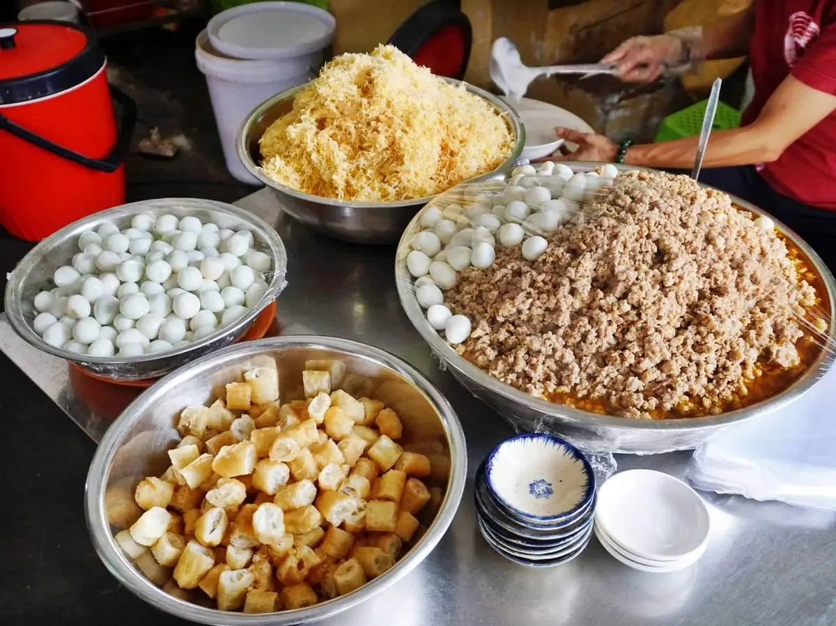 Top 5 địa điểm gi&uacute;p bạn thưởng thức ch&aacute;o quẩy sườn sụn chuẩn vị Đ&agrave; Nẵng 3