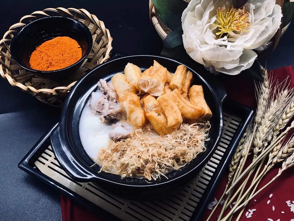Top 5 địa điểm gi&uacute;p bạn thưởng thức ch&aacute;o quẩy sườn sụn chuẩn vị Đ&agrave; Nẵng 12