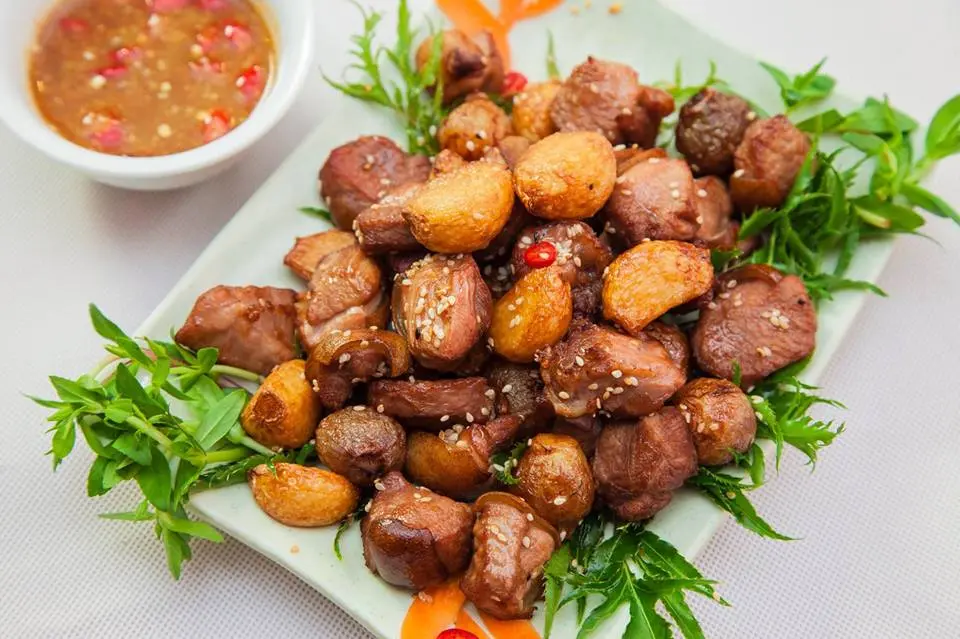 Top 5 qu&aacute;n đặc sản d&ecirc; N&uacute;i Đ&agrave; Nẵng bạn phải gh&eacute; một lần trong đời 3