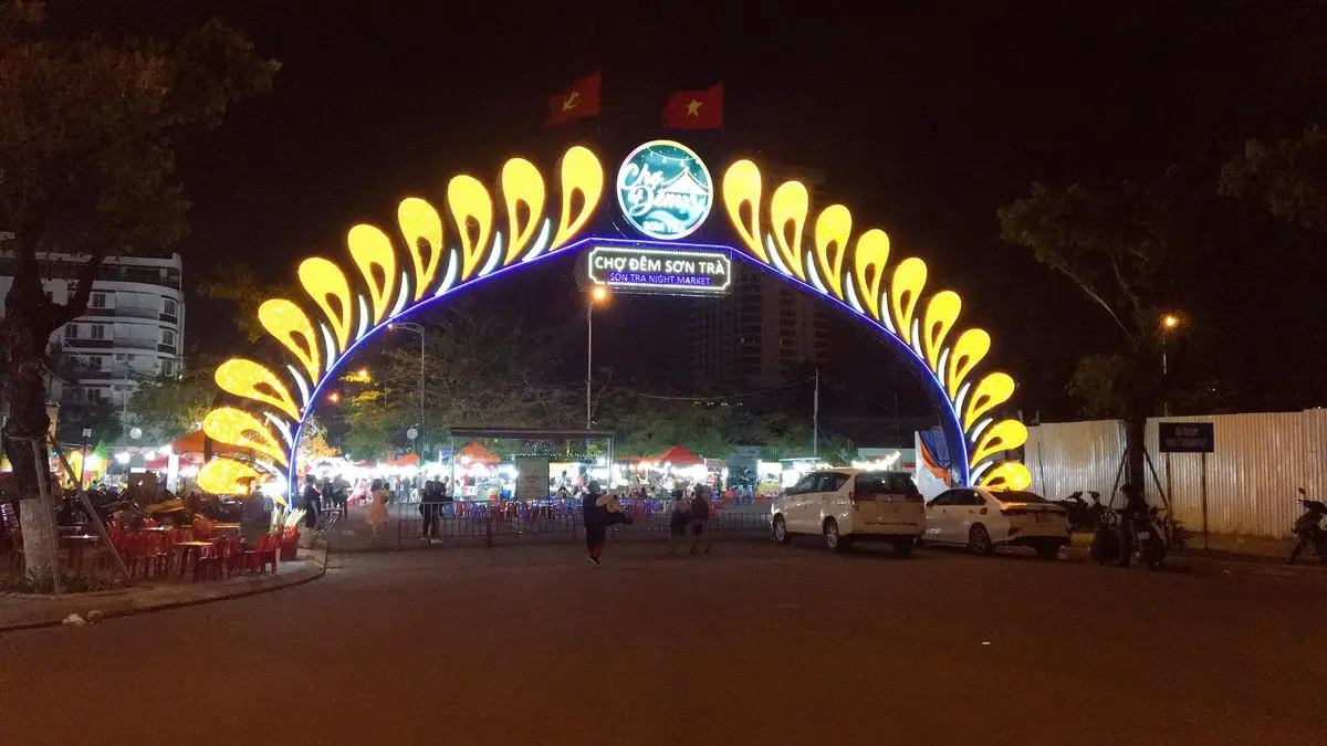 Top 6 khu chợ ăn đ&ecirc;m nổi tiếng tại Đ&agrave; Nẵng m&agrave; bạn kh&ocirc;ng n&ecirc;n bỏ qua 11