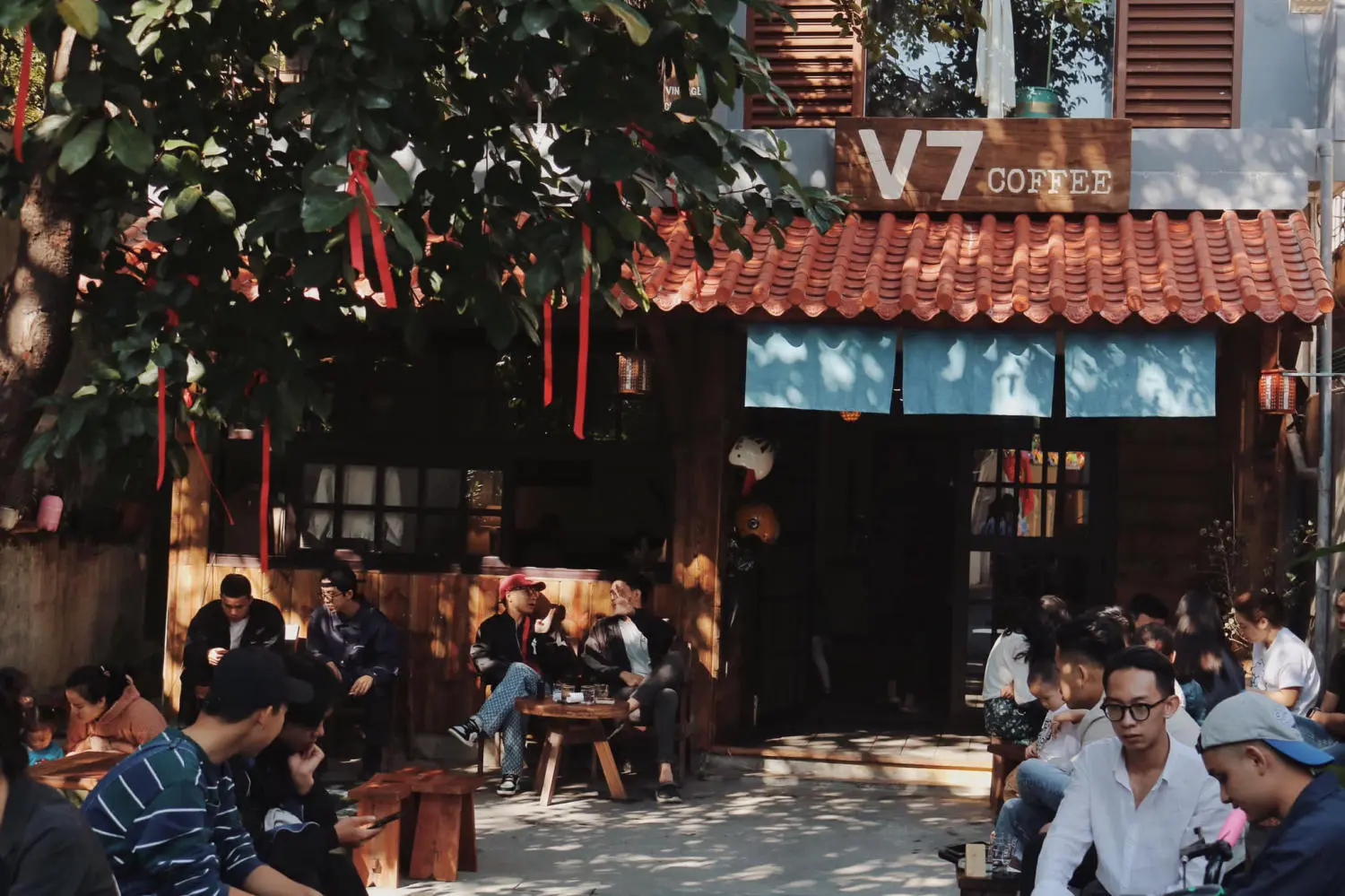 V7 Coffee Da Nang - Đi t&igrave;m b&igrave;nh y&ecirc;n b&ecirc;n trong ng&ocirc;i nh&agrave; nhỏ th&acirc;n thương 9