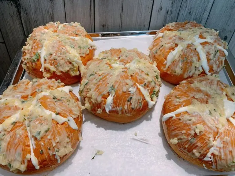 Vị ngon ấn tượng m&atilde;i với top 5 qu&aacute;n b&aacute;nh m&igrave; bơ tỏi Đ&agrave; Nẵng 3