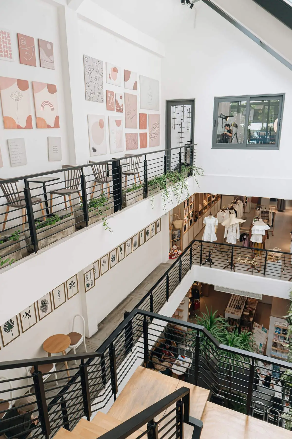 Wonderlust Coffee and Bakery - C&agrave; ph&ecirc; sống ảo bậc nhất Đ&agrave; Nẵng 14