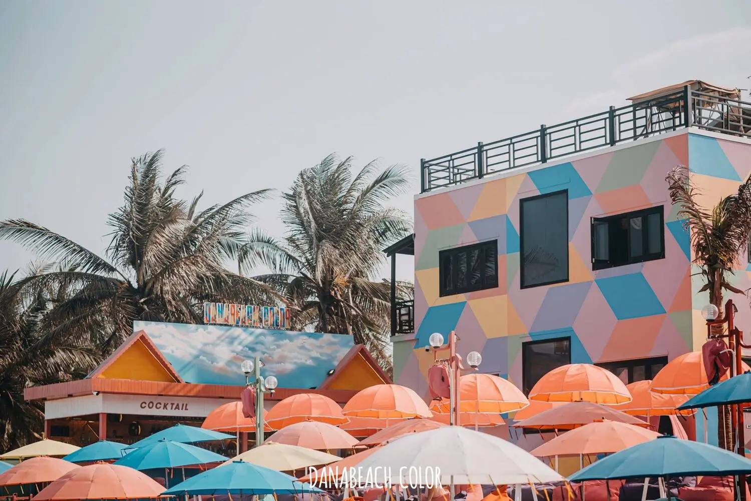 Danabeach Color - Quán cà phê bãi biển độc đáo giữa lòng Đà Nẵng