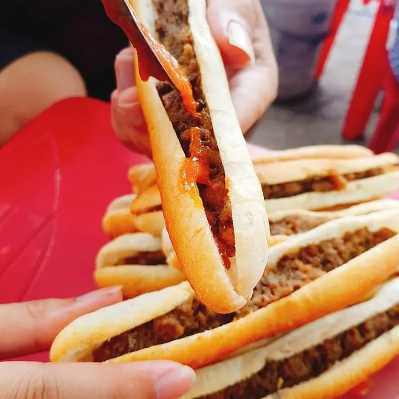 Săn lùng 10 quán bánh mì que Đà Nẵng nổi tiếng ăn là ghiền