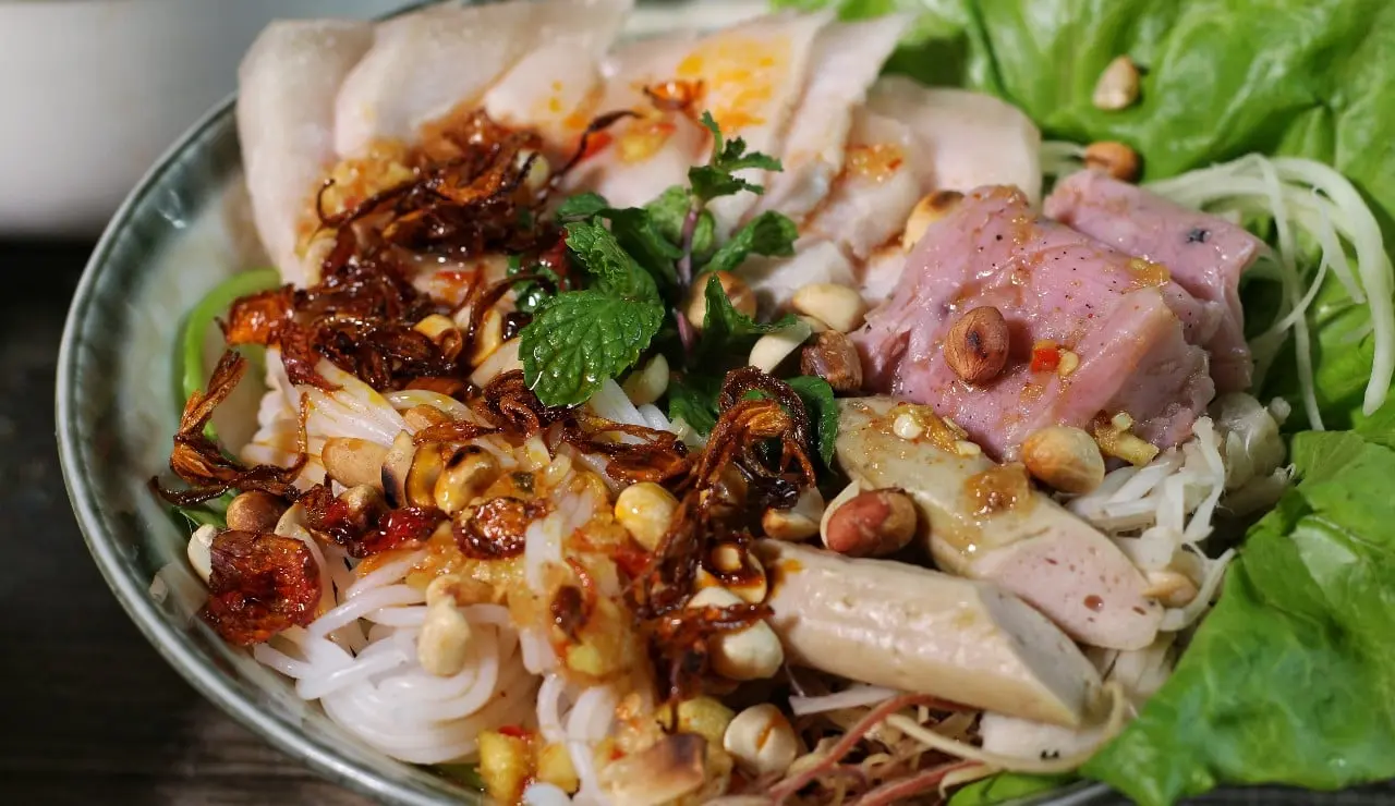 Thưởng Thức Bún Mắm Ngọc Đà Nẵng Nức Tiếng