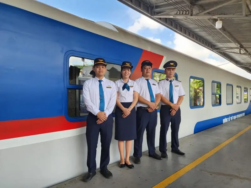 Trải nghiệm đo&agrave;n t&agrave;u chất lượng cao S&agrave;i G&ograve;n - Đ&agrave; Nẵng SE21/ SE22 7