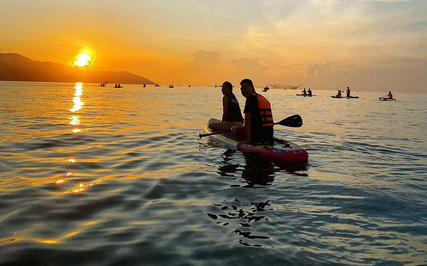 Chèo SUP ở bãi Mân Thái, trải nghiệm cực mới lạ ở Đà Nẵng