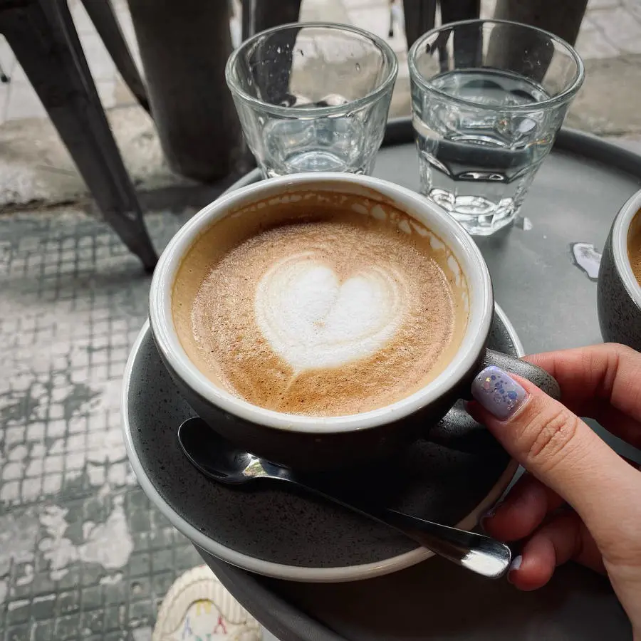 Check in Dng coffee tr&ecirc;n phố An Thượng mang phong c&aacute;ch tối giản 3