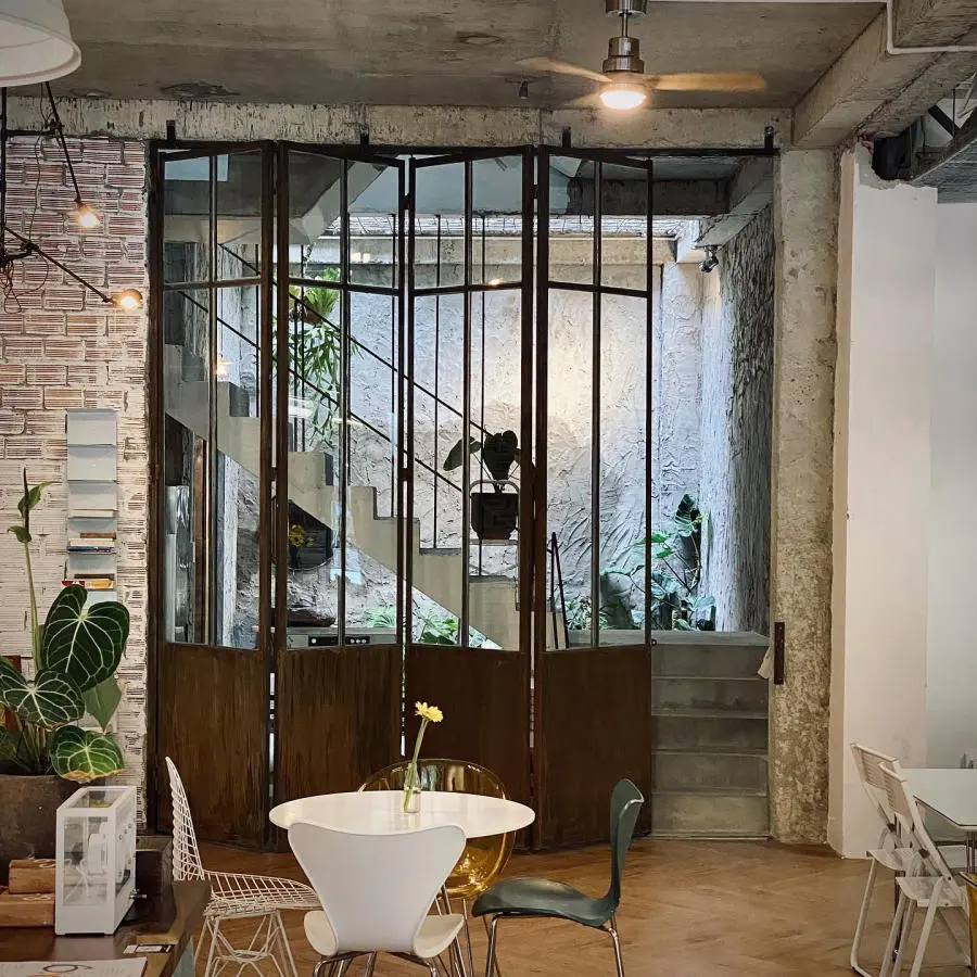 Check in Dng coffee tr&ecirc;n phố An Thượng mang phong c&aacute;ch tối giản 2